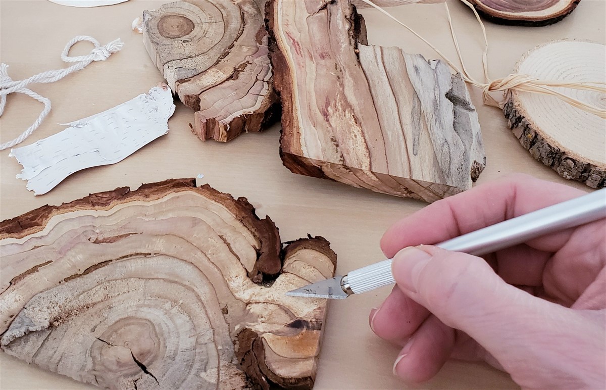 Techniques précises pour sculpter des motifs spécifiques dans le bois